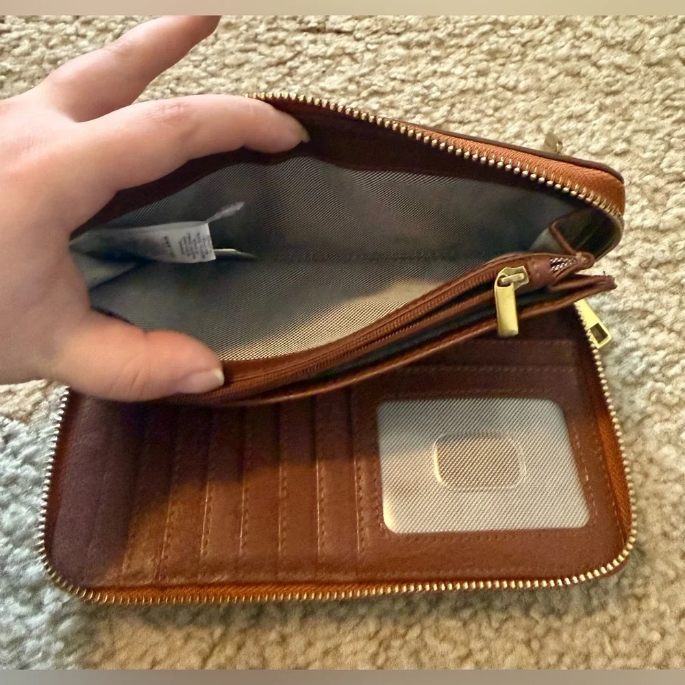 Fossil, large wallet. Brown. NWT. Width 4.25 Length 8. - Picture 7 of 9
